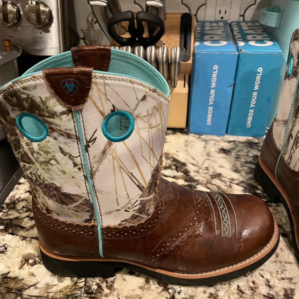 Size 6 snow camo fat baby